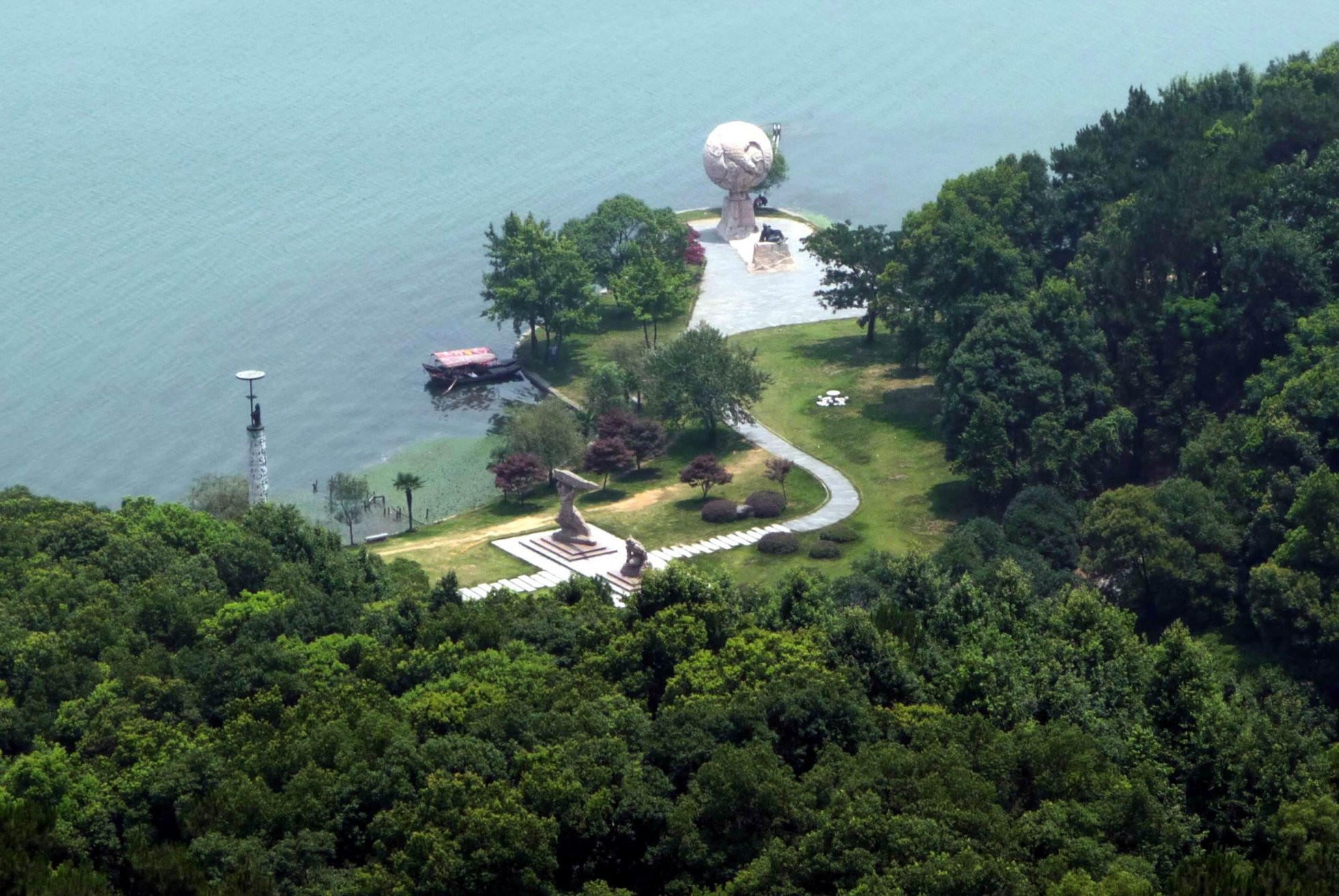 Озеро Дунху (Donghu Lake) – фотографии Китая