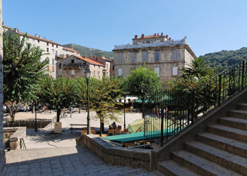 Улица в Сартене, Франция. Фото 4 – фотографии Франции