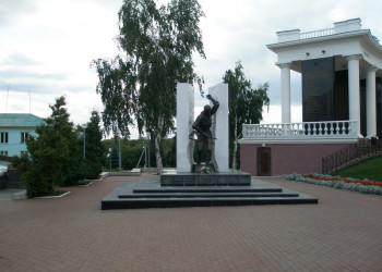 Памятник в Саранске, Россия. Фото 1 – фотографии России