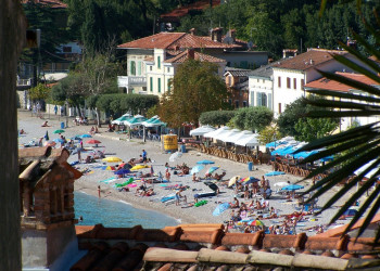 Люди на пляже в Мощеничка-Драга, Хорватия. Фото 6 – фотографии Хорватии