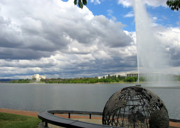 Набережная в Камберре, Австралия – фотографии Австралии