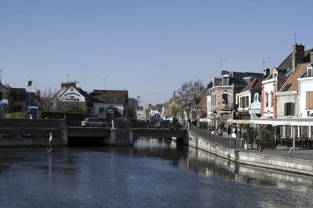 Набережная в Амьене, Франция – фотографии Франции