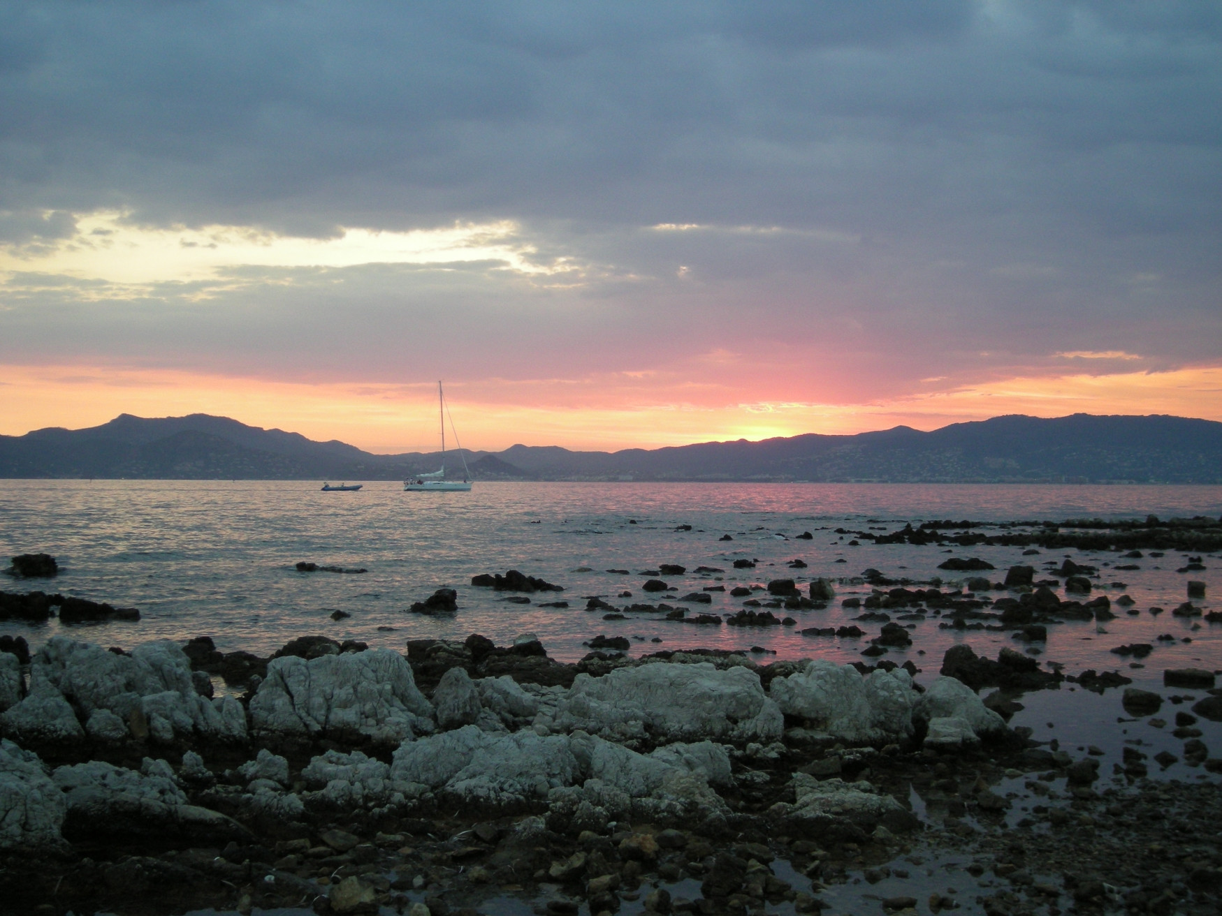 Закат в Манделье-ля-Напуль, Франция – фотографии Франции