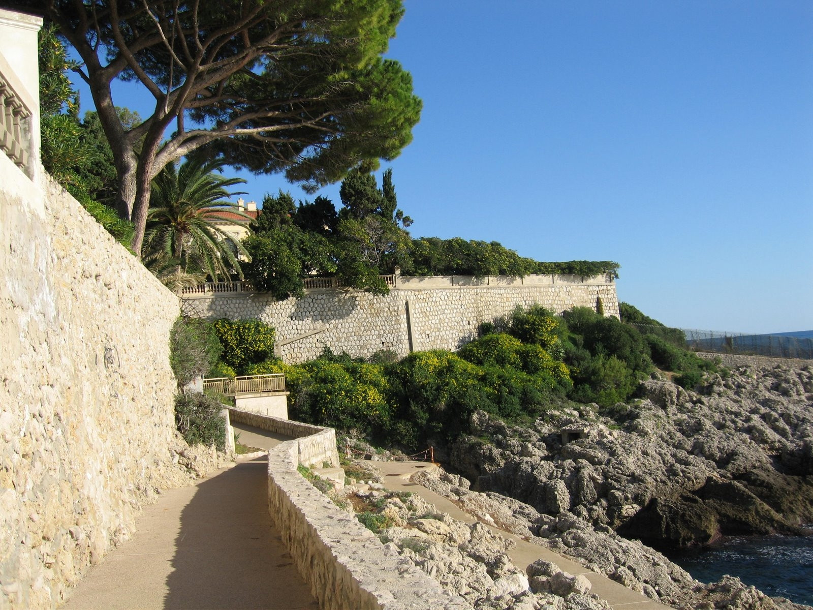 Набережная в Кап-д'Ай, Франция. Фото 2 – фотографии Франции