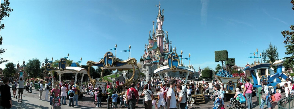 Люди в Диснейленде, Франция. Фото 1 – фотографии Франции