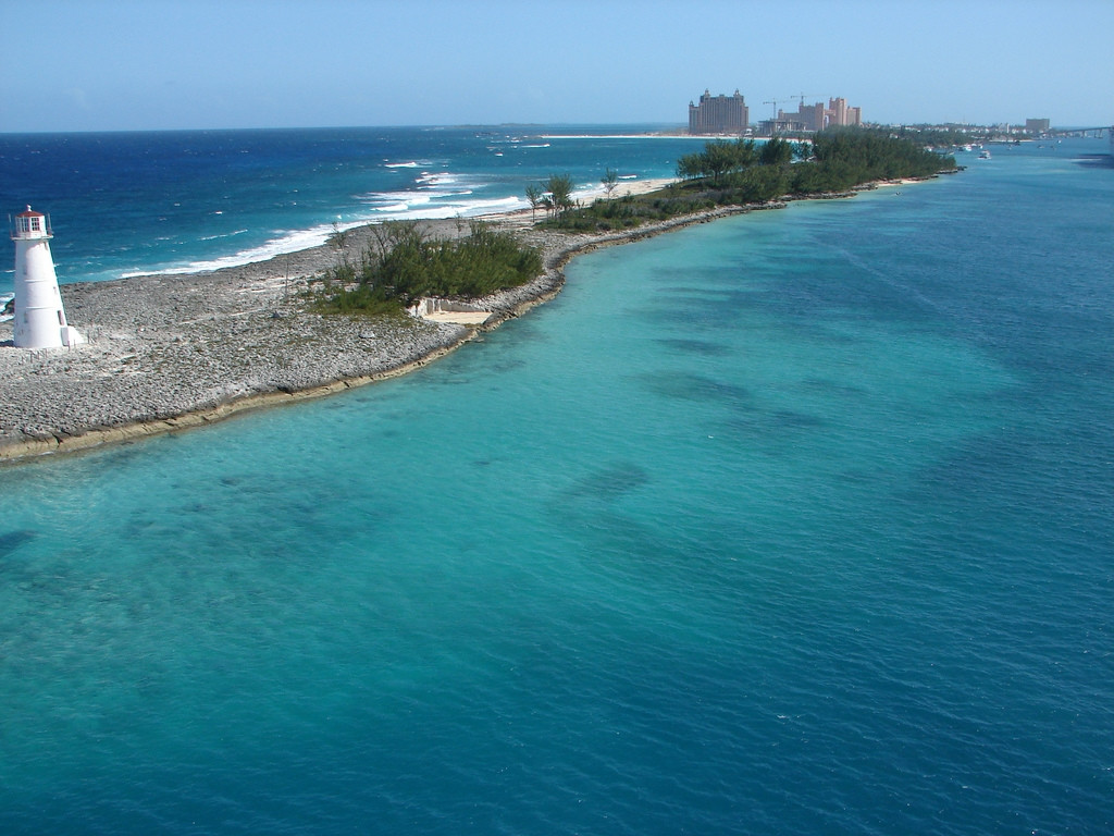 Маяк на острове Парадайз Айленд, Багамские острова. Фото 2 – фотографии Багамских островов