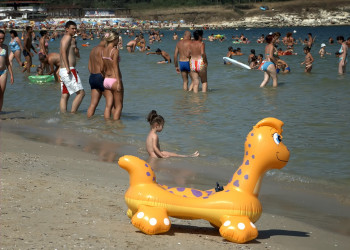 Люди на пляже в Китене, Болгария. Фото 1 – фотографии Болгарии