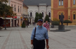 Площадь возле католического храма в столице – фотографии Сербии