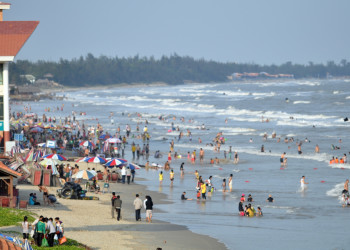 Многолюдный пляж в Вунгтау – фотографии Вьетнама