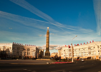 Памятник Победы и вечный огонь в Минске, Беларусь – фотографии Беларуси