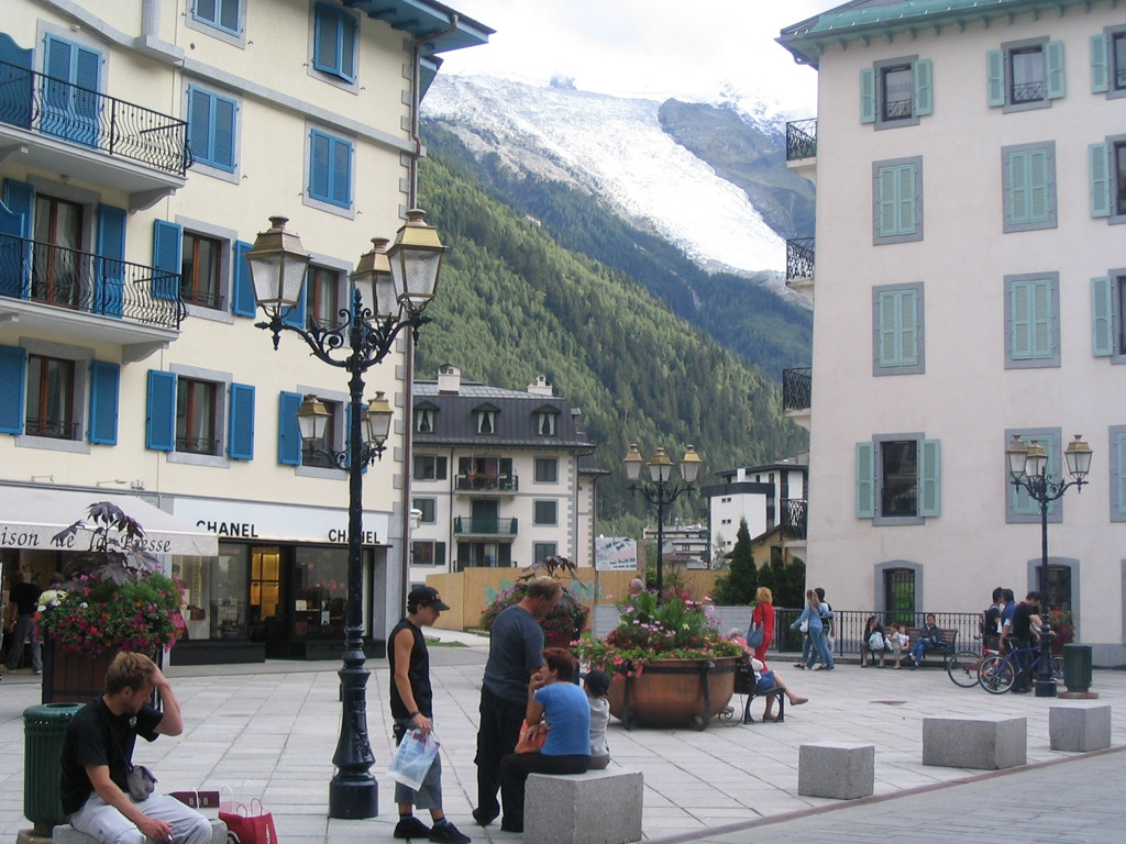 Люди в Шамони, Франция. Фото 1 – фотографии Франции