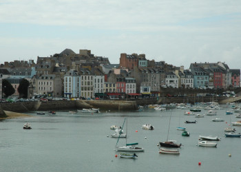 Набережная в Дуарненезе, Франция – фотографии Франции