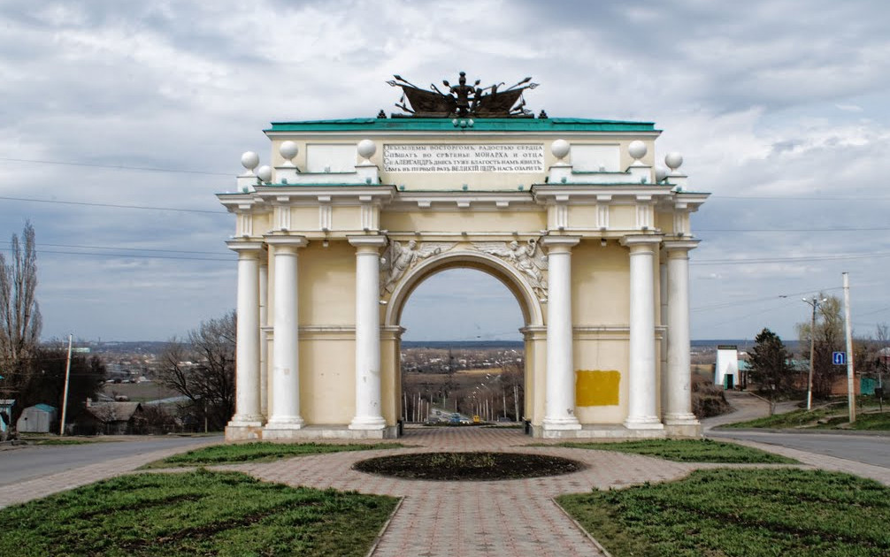 Триумфальные арка на Петербургском проспекте – фотографии России