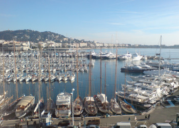Яхты и катера в Канне, Франция – фотографии Франции