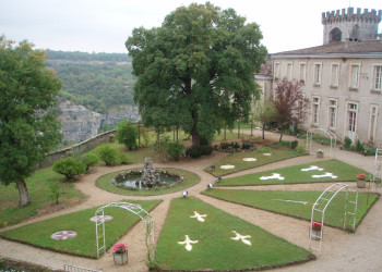 Парк в Рокамадуре, Франция. Фото 1 – фотографии Франции