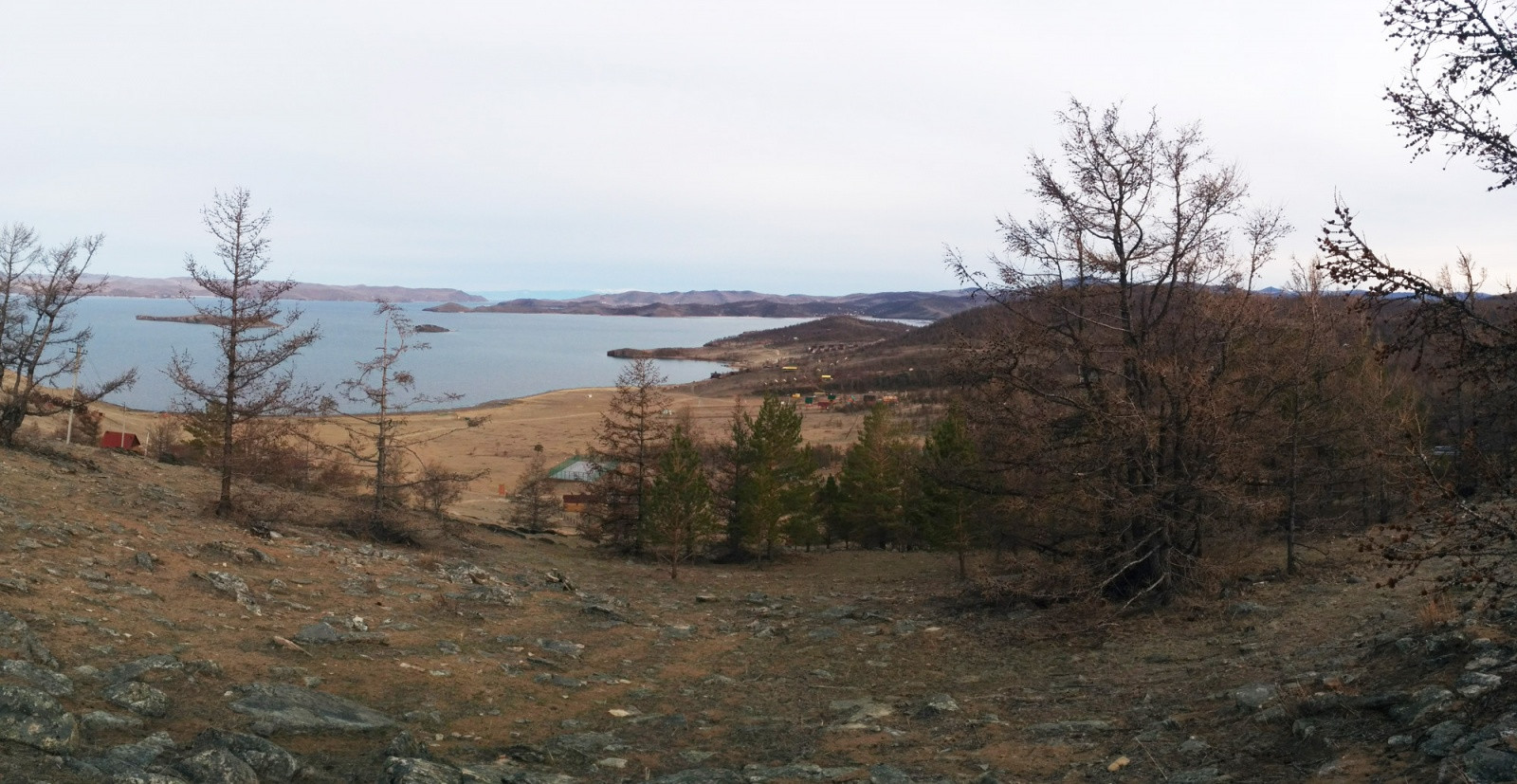 Вид с горы на Малое море в районе турбазы Алтан – фотографии России
