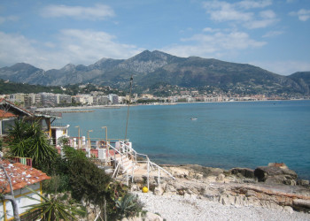 Берега в Рокбрюн-Кап-Мартен, Франция – фотографии Франции