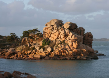 Скала в Плуманаке, Франция. Фото 3 – фотографии Франции