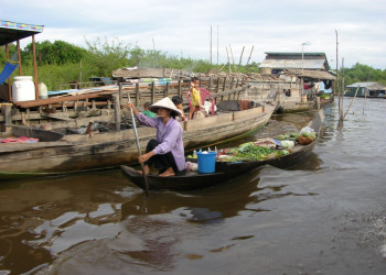Люди в Баттамбанге, Камбоджа – фотографии Камбоджи