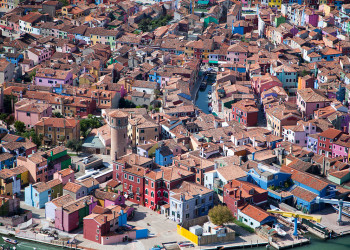 Живописный островной квартал Бурано – фотографии Италии