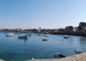 Набережная в Роскофе, Франция – фотографии Франции