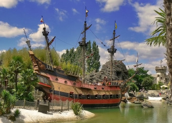 Корабль в Диснейленде, Франция. Фото 1 – фотографии Франции