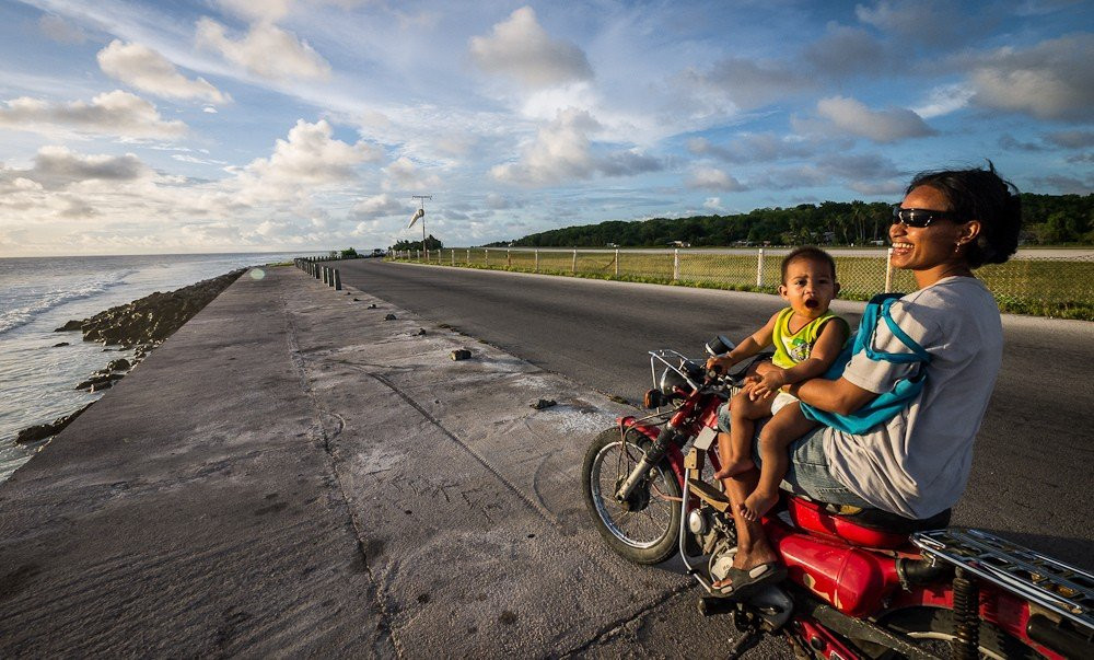 Прогулки на мотоцикле по острову Науру – фотографии Науру