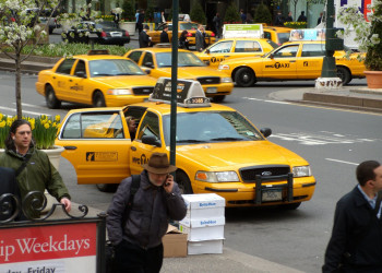 Такси в Нью Йорке, США – фотографии США