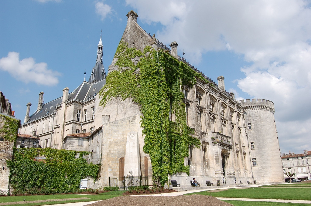 Замок в Ангулеме, Франция – фотографии Франции