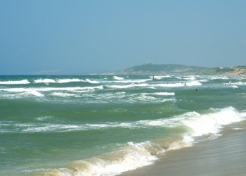 Волны на острове Табарка, Северный Тунис – фотографии Туниса