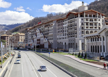 Нижний Горки Город. Красная поляна – фотографии России