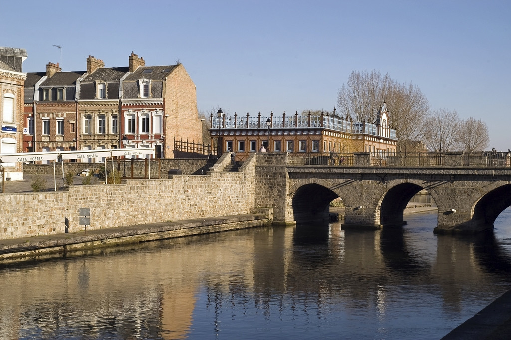 Мост в Амьене, Франция – фотографии Франции