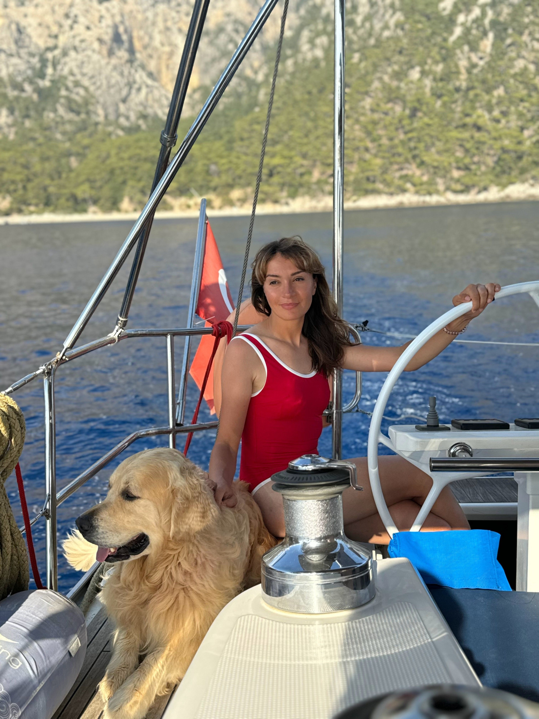 За штурвалом в морском путешествии по турецкому побережью – фотографии Турции