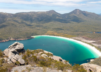 Панорамный вид Вайнглас-Бэй, Австралия. Фото 2 – фотографии Австралии