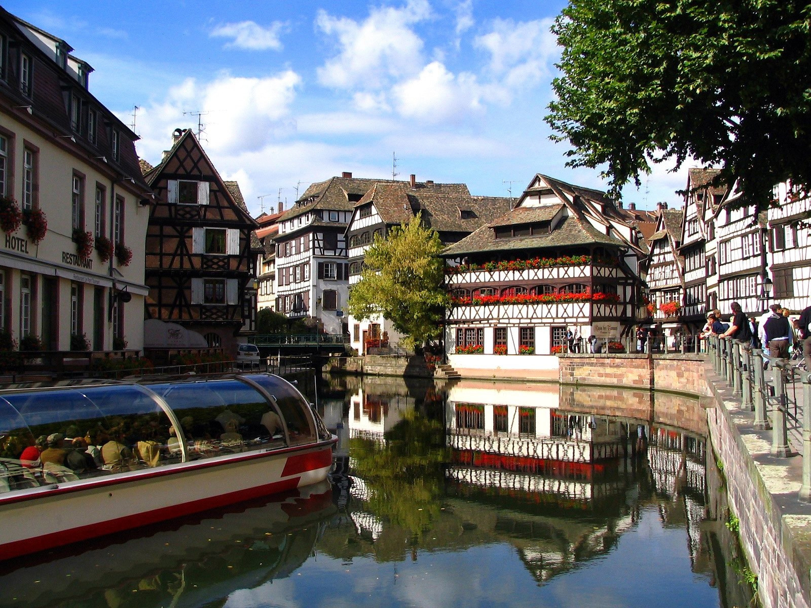 Теплоход в Страсбурге, Франция – фотографии Франции