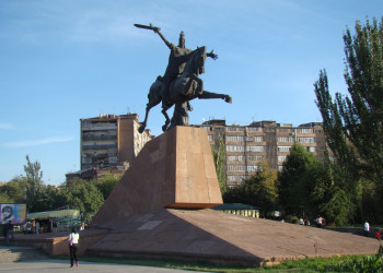 Памятник Вардану Мамиконяну в Ереване, Армения. Фото 5 – фотографии Армении