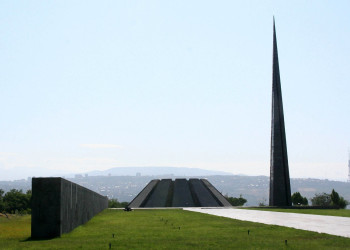 Мемориальный комплекс Цицернакаберд в Ереване, Армения – фотографии Армении