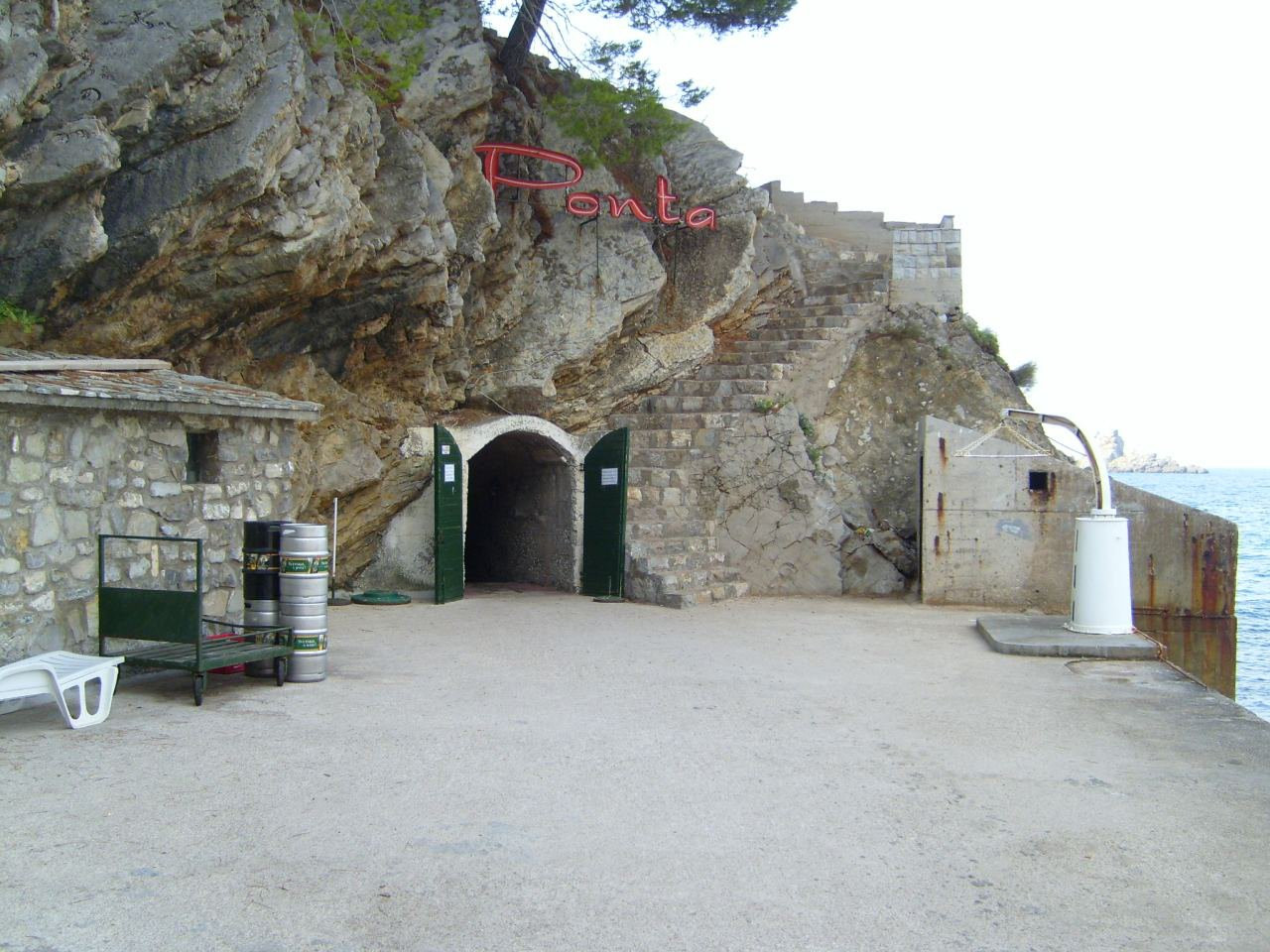 Набережная в Петровац, Черногория. Фото 16 – фотографии Черногории