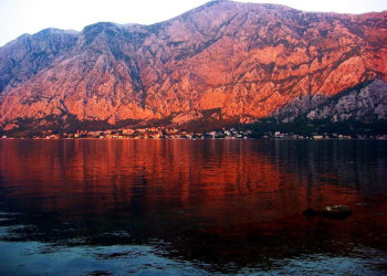 Восход в Которском заливе, Черногория. Фото 1 – фотографии Черногории