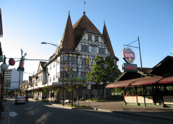 Улица в Блуменау, Бразилия – фотографии Бразилии