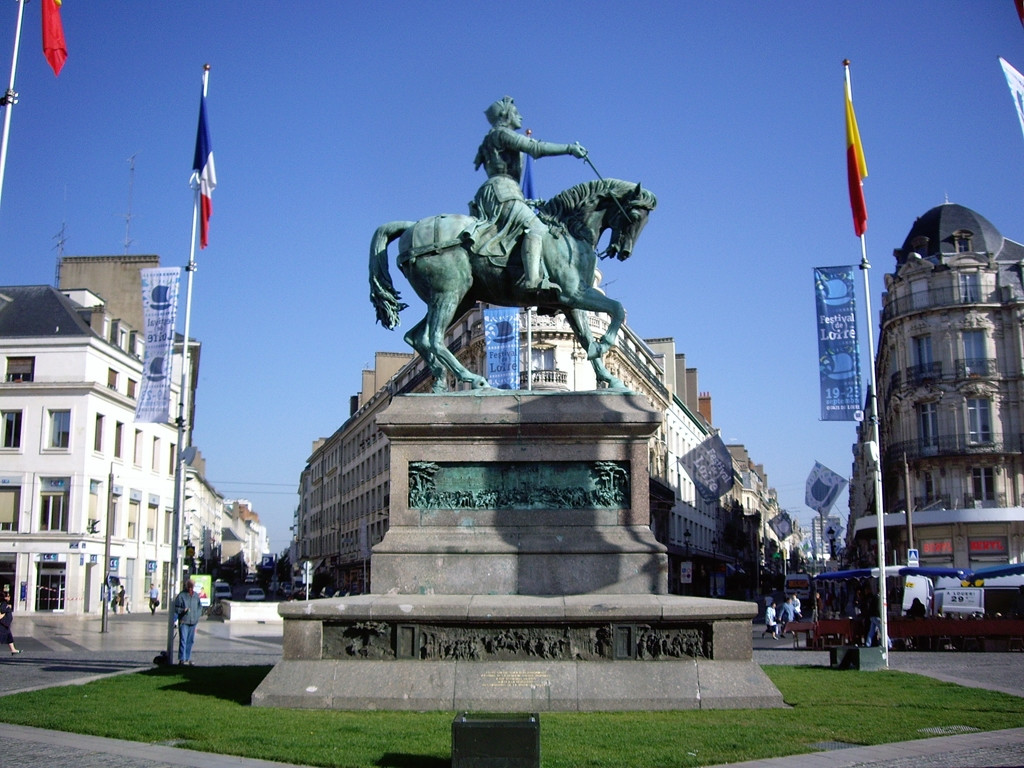 Памятник Жанне Д Арк в Орлеане, Франция – фотографии Франции