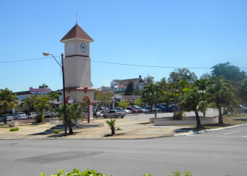 Площадь в Мандевиле, Ямайка – фотографии Ямайки