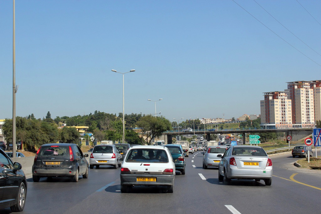 Дорожное движение и тачки в Алжире – фотографии Алжира