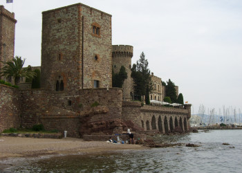 Крепость в Манделье-ля-Напуль, Франция. Фото 4 – фотографии Франции