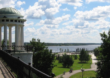 Беседка на Которосльной набережной, Ярославль – фотографии России