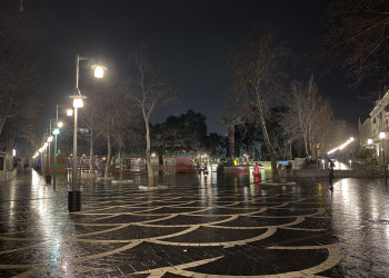 Вид на ночную площадь Фонтанов в Баку – фотографии Азербайджана