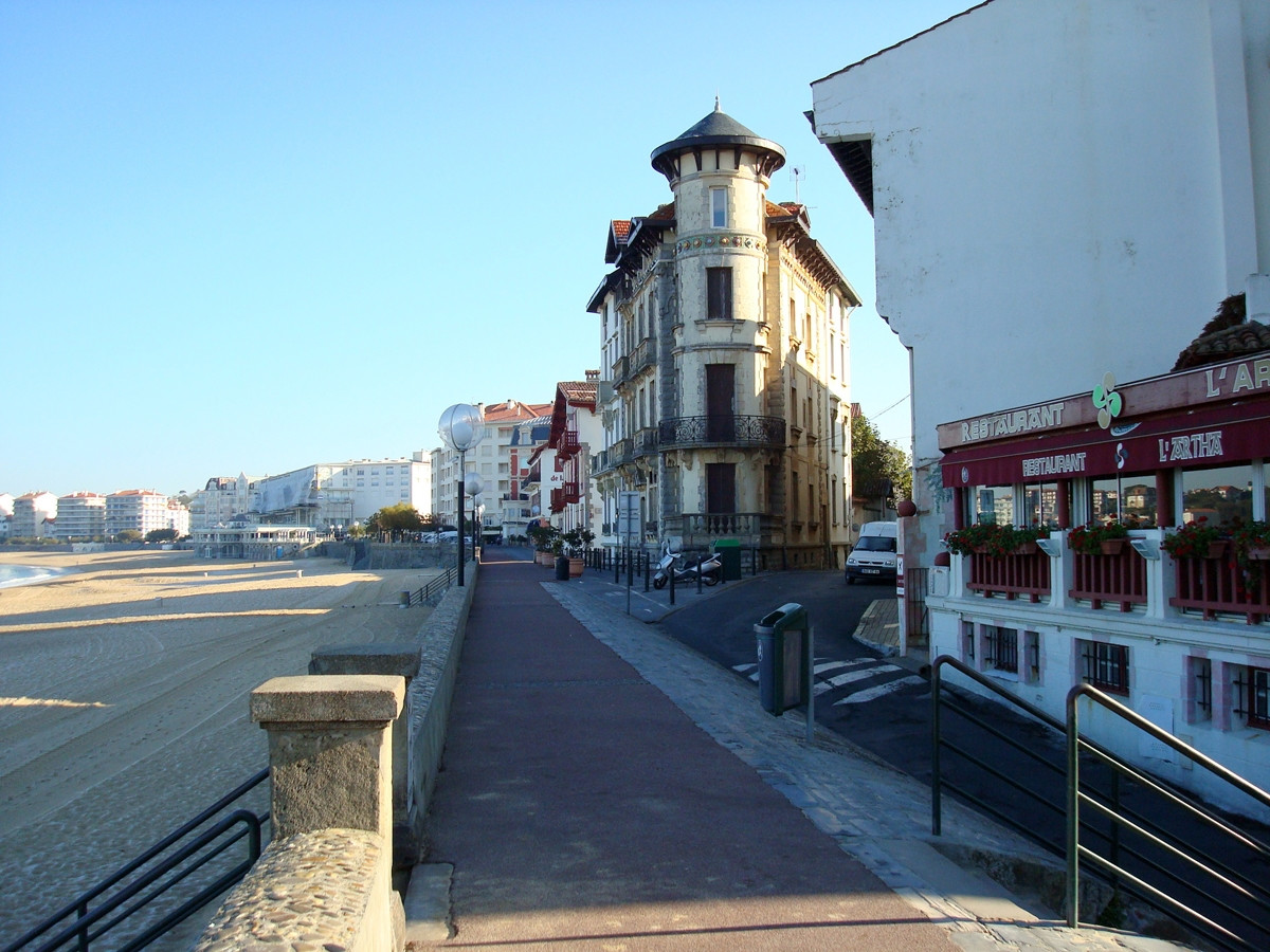 Набережная в Сен-Жан-де-Люз, Франция. Фото 9 – фотографии Франции