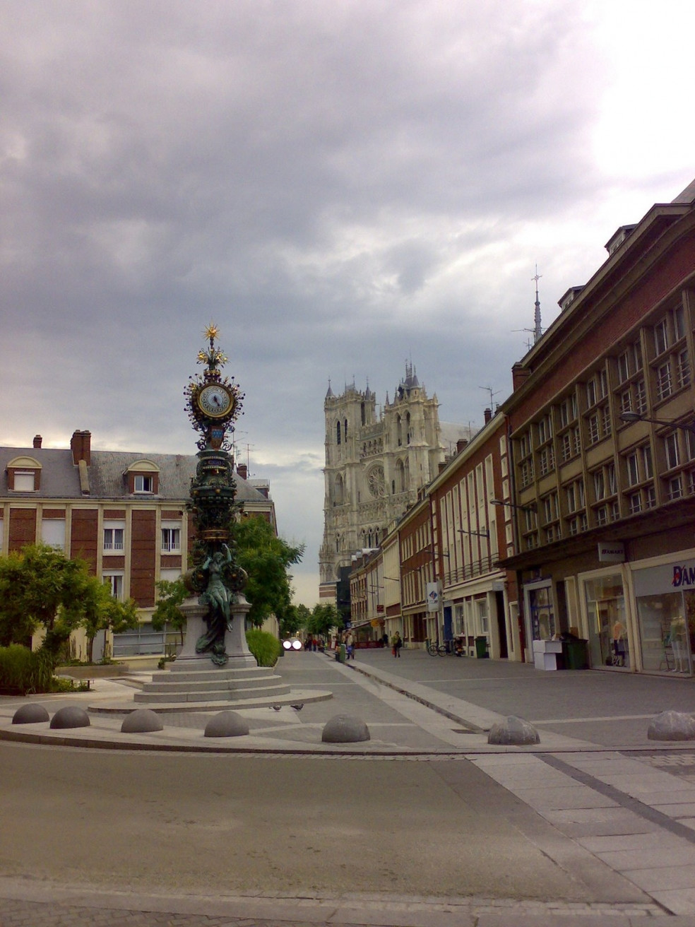 Памятник в Амьене, Франция. Фото 1 – фотографии Франции