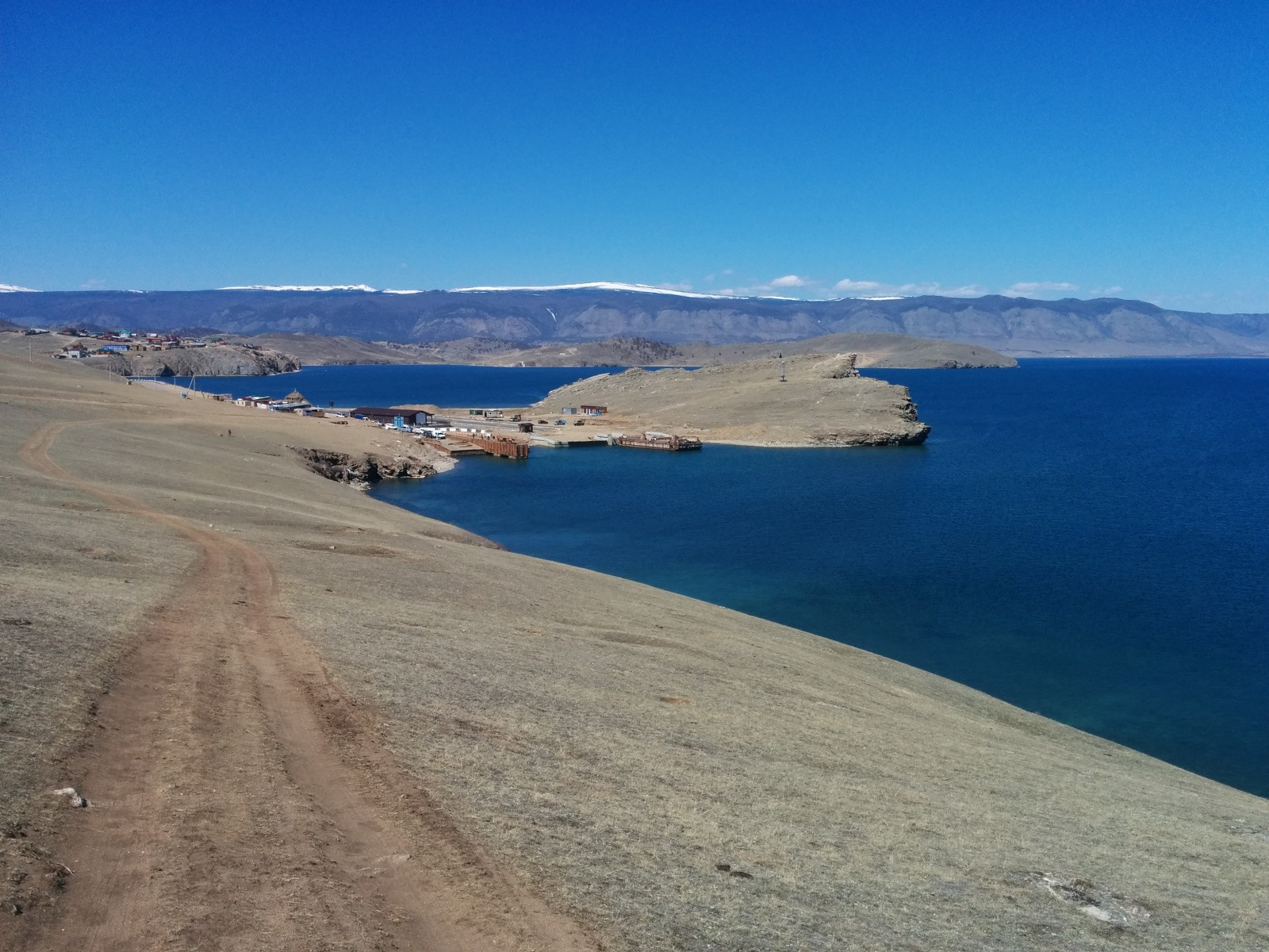 Вид на паромную переправу в Сахюрте. Фото 1 – фотографии России