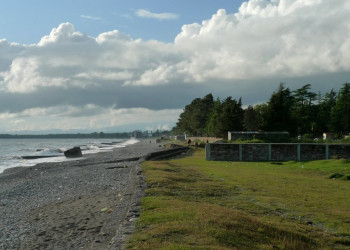 Облака над море. Набережная Очамчыра. Абхазия – фотографии Абхазии